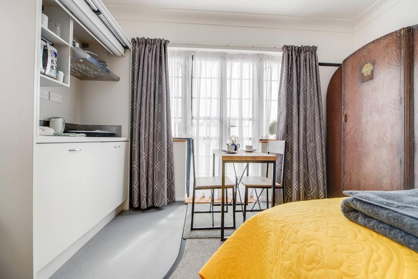 Ferryman Apartments By Places To Be Portsmouth Extérieur photo